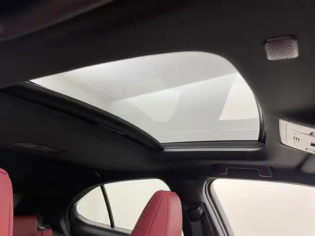 レクサス ＵＸ 250h Fスポーツ 岡山県 2020(令2)年 2.7万km マダーレッド サンルーフ/10.3インチメーカーナビ/・FM/AM/Bluetooth/フルセグ/CD/DVD/パノラマミックビューモニター/レザーシート/・D/Nパワーシート/・シートメモリー/・D/Nシートヒーター/Lexus Safety System＋/・プリクラッシュセーフティ/・レーントレーシングアシスト/・オートマチックハイビーム/・ブラインドスポットモニター/・レーダークルーズコントロール/・コーナーセンサー/ヘッドアップディスプレイ/ステアリングヒーター/パワーバックドア/ビルトイン2.0ETC/純正18インチアルミ