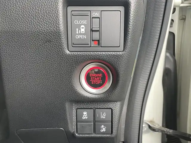 ホンダ Ｎ ＢＯＸ カスタム G L ホンダセンシング 岐阜県 2018(平30)年 10.2万km プレミアムホワイトパールⅡ (株)IDOMが運営する【じしゃロン多治見店】の自社ローン専用車両になります。こちらは現金またはオートローンご利用時の価格です。自社ローンご希望の方は別途その旨お申付け下さい。/ホンダセンシング/・アダプティブクルーズコントロール/・レーンキープアシスト/・衝突軽減ブレーキ/左側パワースライドドア/LEDヘッドライト/オートライト/後方コーナーセンサー/ETC/横滑り防止装置
