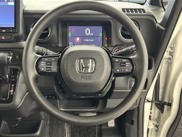 ホンダ Ｎ ＢＯＸ カスタム 長崎県 2024(令6)年 1.8万km プラチナホワイトパール 純正8インチナビ/・フルセグ/・Bluetooth/・バックカメラ/ホンダセンシング/・先行車発信告知/・誤発信抑制/・車線逸脱警報/・車線逸脱抑制/オートリトラミラー/左側パワースライド/リアサンシェード/電子制御パーキング/ブレーキホールド/LEDヘッドライト/社外ドラレコ（前方）/コーナーセンサー/純正フロアマット/バイザー/ETC/前席シートヒーター/スマートキー