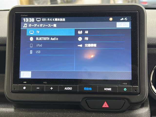 ホンダ Ｎ ＢＯＸ カスタム 長崎県 2024(令6)年 1.8万km プラチナホワイトパール 純正8インチナビ/・フルセグ/・Bluetooth/・バックカメラ/ホンダセンシング/・先行車発信告知/・誤発信抑制/・車線逸脱警報/・車線逸脱抑制/オートリトラミラー/左側パワースライド/リアサンシェード/電子制御パーキング/ブレーキホールド/LEDヘッドライト/社外ドラレコ（前方）/コーナーセンサー/純正フロアマット/バイザー/ETC/前席シートヒーター/スマートキー