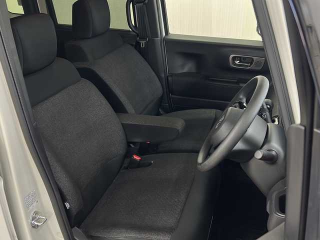 ホンダ Ｎ ＢＯＸ カスタム 長崎県 2024(令6)年 1.8万km プラチナホワイトパール 純正8インチナビ/・フルセグ/・Bluetooth/・バックカメラ/ホンダセンシング/・先行車発信告知/・誤発信抑制/・車線逸脱警報/・車線逸脱抑制/オートリトラミラー/左側パワースライド/リアサンシェード/電子制御パーキング/ブレーキホールド/LEDヘッドライト/社外ドラレコ（前方）/コーナーセンサー/純正フロアマット/バイザー/ETC/前席シートヒーター/スマートキー