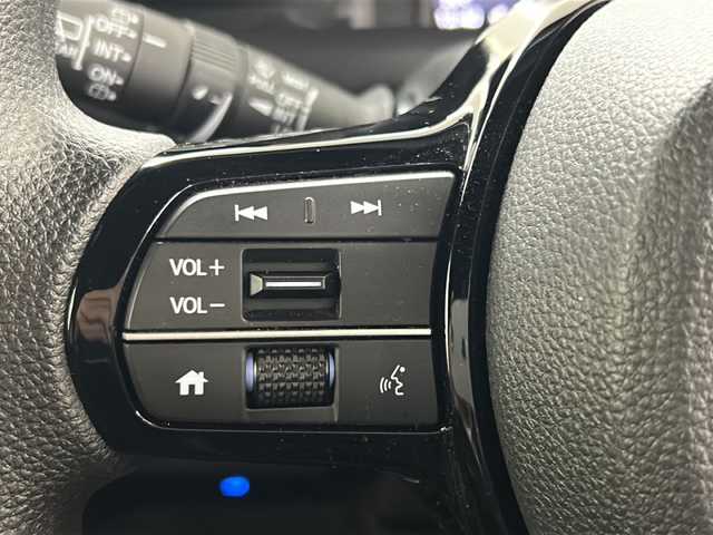 ホンダ Ｎ ＢＯＸ カスタム 長崎県 2024(令6)年 1.8万km プラチナホワイトパール 純正8インチナビ/・フルセグ/・Bluetooth/・バックカメラ/ホンダセンシング/・先行車発信告知/・誤発信抑制/・車線逸脱警報/・車線逸脱抑制/オートリトラミラー/左側パワースライド/リアサンシェード/電子制御パーキング/ブレーキホールド/LEDヘッドライト/社外ドラレコ（前方）/コーナーセンサー/純正フロアマット/バイザー/ETC/前席シートヒーター/スマートキー