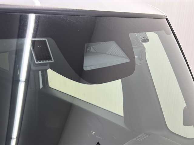 ホンダ Ｎ ＢＯＸ カスタム 長崎県 2024(令6)年 1.8万km プラチナホワイトパール 純正8インチナビ/・フルセグ/・Bluetooth/・バックカメラ/ホンダセンシング/・先行車発信告知/・誤発信抑制/・車線逸脱警報/・車線逸脱抑制/オートリトラミラー/左側パワースライド/リアサンシェード/電子制御パーキング/ブレーキホールド/LEDヘッドライト/社外ドラレコ（前方）/コーナーセンサー/純正フロアマット/バイザー/ETC/前席シートヒーター/スマートキー