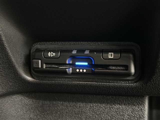 ホンダ Ｎ ＢＯＸ カスタム 長崎県 2024(令6)年 1.8万km プラチナホワイトパール 純正8インチナビ/・フルセグ/・Bluetooth/・バックカメラ/ホンダセンシング/・先行車発信告知/・誤発信抑制/・車線逸脱警報/・車線逸脱抑制/オートリトラミラー/左側パワースライド/リアサンシェード/電子制御パーキング/ブレーキホールド/LEDヘッドライト/社外ドラレコ（前方）/コーナーセンサー/純正フロアマット/バイザー/ETC/前席シートヒーター/スマートキー