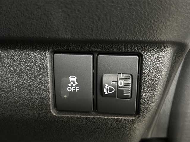 ホンダ Ｎ ＢＯＸ カスタム 長崎県 2024(令6)年 1.8万km プラチナホワイトパール 純正8インチナビ/・フルセグ/・Bluetooth/・バックカメラ/ホンダセンシング/・先行車発信告知/・誤発信抑制/・車線逸脱警報/・車線逸脱抑制/オートリトラミラー/左側パワースライド/リアサンシェード/電子制御パーキング/ブレーキホールド/LEDヘッドライト/社外ドラレコ（前方）/コーナーセンサー/純正フロアマット/バイザー/ETC/前席シートヒーター/スマートキー