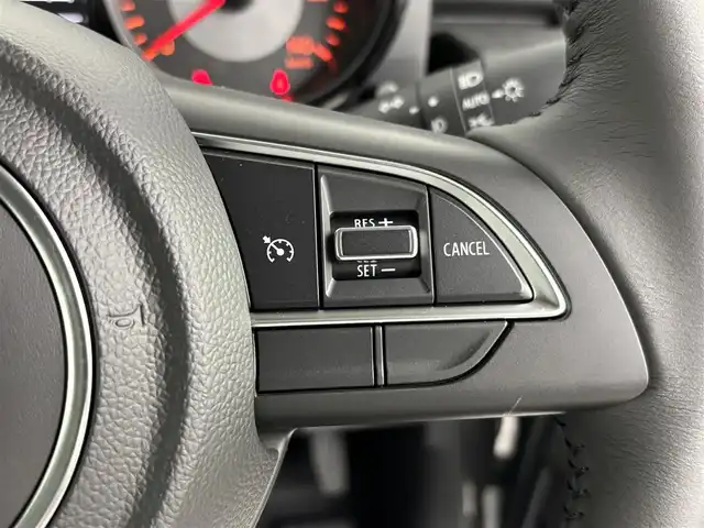スズキ ジムニー XC 埼玉県 2025(令7)年 0.1万km未満 ミディアムグレー 届出済未使用車/デュアルセンサーブレーキサポート/レーダークルーズコントロール/レーンキープアシスト/横滑り防止装置/盗難防止装置/コーナーセンサー/LEDヘッドライト/ダウンヒルアシストコントロール/衝突軽減システム/純正16インチアルミホイール/スマートキー