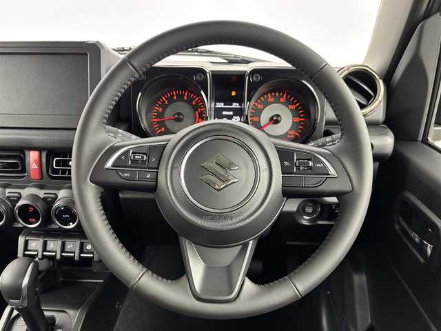 スズキ ジムニー XC 埼玉県 2025(令7)年 0.1万km未満 ミディアムグレー 届出済未使用車/デュアルセンサーブレーキサポート/レーダークルーズコントロール/レーンキープアシスト/横滑り防止装置/盗難防止装置/コーナーセンサー/LEDヘッドライト/ダウンヒルアシストコントロール/衝突軽減システム/純正16インチアルミホイール/スマートキー