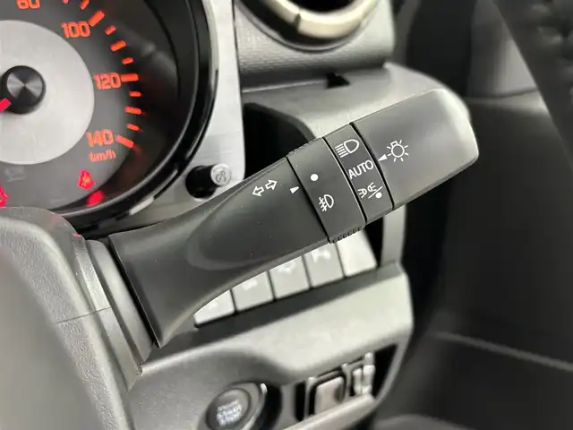 スズキ ジムニー XC 埼玉県 2025(令7)年 0.1万km未満 ミディアムグレー 届出済未使用車/デュアルセンサーブレーキサポート/レーダークルーズコントロール/レーンキープアシスト/横滑り防止装置/盗難防止装置/コーナーセンサー/LEDヘッドライト/ダウンヒルアシストコントロール/衝突軽減システム/純正16インチアルミホイール/スマートキー