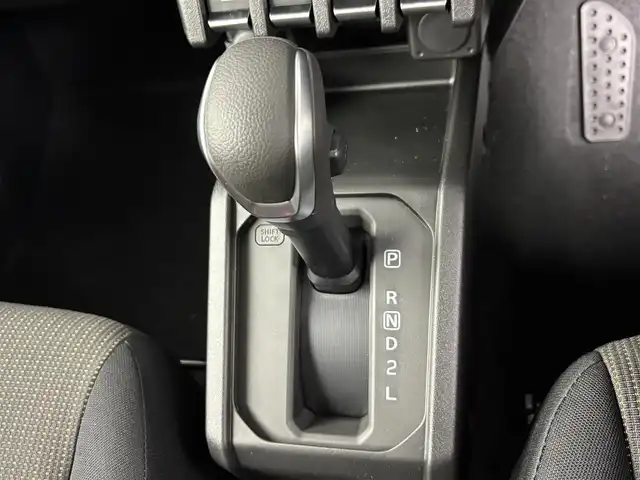 スズキ ジムニー XC 埼玉県 2025(令7)年 0.1万km未満 ミディアムグレー 届出済未使用車/デュアルセンサーブレーキサポート/レーダークルーズコントロール/レーンキープアシスト/横滑り防止装置/盗難防止装置/コーナーセンサー/LEDヘッドライト/ダウンヒルアシストコントロール/衝突軽減システム/純正16インチアルミホイール/スマートキー