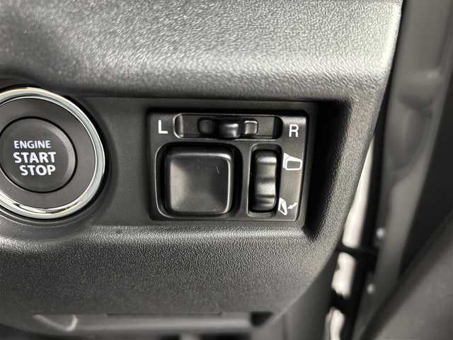 スズキ ジムニー XC 埼玉県 2025(令7)年 0.1万km未満 ミディアムグレー 届出済未使用車/デュアルセンサーブレーキサポート/レーダークルーズコントロール/レーンキープアシスト/横滑り防止装置/盗難防止装置/コーナーセンサー/LEDヘッドライト/ダウンヒルアシストコントロール/衝突軽減システム/純正16インチアルミホイール/スマートキー
