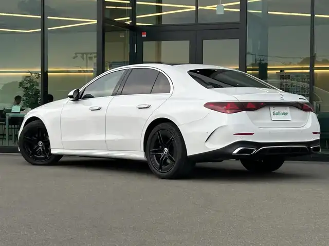 メルセデス・ベンツ Ｍ・ベンツ Ｅ２２０ｄ アバンギャルド AMGライン 東京都 2024(令6)年 1万km 白 ワンオーナー/AMGラインパッケージ/レザーエクスクルーシブパッケージ/シートベンチレーター/デジタルインテリアパッケージ/3Dコックピットディスプレイ/アドバンスドパッケージ/レーダーセーフティパッケージ/360°カメラシステム/デジタルライト/アダプティブハイビームアシスト/パノラミックスライディングルーフ/ＭＵＢＸスーパースクリーンモニタ/レザーエクスクルーシブＰＫＧ　/本革空調Ｓ　ＯＰカラー：オパリスホワイトＭ/ＡＭＧ１９ＡＷマットブラック塗装/ピアノブラックインテリア/熱反射ガラス/HDDナビ/フルセグテレビ/バックカメラ/アイドリングストップ/ウィンカーミラー/クルーズコントロール/プッシュスタート/パワーバックドア/ETC
