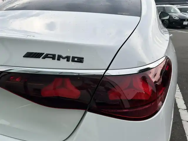 メルセデス・ベンツ Ｍ・ベンツ Ｅ２２０ｄ アバンギャルド AMGライン 東京都 2024(令6)年 1万km 白 ワンオーナー/AMGラインパッケージ/レザーエクスクルーシブパッケージ/シートベンチレーター/デジタルインテリアパッケージ/3Dコックピットディスプレイ/アドバンスドパッケージ/レーダーセーフティパッケージ/360°カメラシステム/デジタルライト/アダプティブハイビームアシスト/パノラミックスライディングルーフ/ＭＵＢＸスーパースクリーンモニタ/レザーエクスクルーシブＰＫＧ　/本革空調Ｓ　ＯＰカラー：オパリスホワイトＭ/ＡＭＧ１９ＡＷマットブラック塗装/ピアノブラックインテリア/熱反射ガラス/HDDナビ/フルセグテレビ/バックカメラ/アイドリングストップ/ウィンカーミラー/クルーズコントロール/プッシュスタート/パワーバックドア/ETC