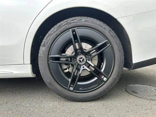 メルセデス・ベンツ Ｍ・ベンツ Ｅ２２０ｄ アバンギャルド AMGライン 東京都 2024(令6)年 1万km 白 ワンオーナー/AMGラインパッケージ/レザーエクスクルーシブパッケージ/シートベンチレーター/デジタルインテリアパッケージ/3Dコックピットディスプレイ/アドバンスドパッケージ/レーダーセーフティパッケージ/360°カメラシステム/デジタルライト/アダプティブハイビームアシスト/パノラミックスライディングルーフ/ＭＵＢＸスーパースクリーンモニタ/レザーエクスクルーシブＰＫＧ　/本革空調Ｓ　ＯＰカラー：オパリスホワイトＭ/ＡＭＧ１９ＡＷマットブラック塗装/ピアノブラックインテリア/熱反射ガラス/HDDナビ/フルセグテレビ/バックカメラ/アイドリングストップ/ウィンカーミラー/クルーズコントロール/プッシュスタート/パワーバックドア/ETC