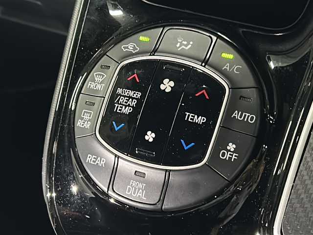 トヨタ ノア Si ダブルバイビーⅢ 広島県 2021(令3)年 5.7万km ホワイトパールクリスタルシャイン 禁煙/純正ナビ/CD/DVD/DTV/Bluetooth/バックカメラ/フリップダウンモニター/両側パワースライドドア /クルーズコントロール/LEDオートライト/オートマチックハイビーム /LDA/ビルトインETC/ドライブレコーダー/コーナーセンサー /純正アルミホイール/スマートキー/プッシュスタート /純正フロアマット/後席エアコン/アイドリングストップ