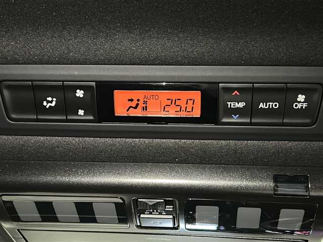 トヨタ ノア Si ダブルバイビーⅢ 広島県 2021(令3)年 5.7万km ホワイトパールクリスタルシャイン 禁煙/純正ナビ/CD/DVD/DTV/Bluetooth/バックカメラ/フリップダウンモニター/両側パワースライドドア /クルーズコントロール/LEDオートライト/オートマチックハイビーム /LDA/ビルトインETC/ドライブレコーダー/コーナーセンサー /純正アルミホイール/スマートキー/プッシュスタート /純正フロアマット/後席エアコン/アイドリングストップ