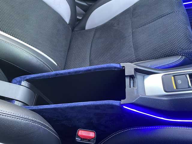 ホンダ ＣＲ－Ｚ α マスターレーベル 大阪府 2015(平27)年 0.9万km ブリリアントスポーティブルーメタリック2トーン 純正ギャザーズナビ/バック/サイドカメラ/ドライブレコーダー型ミラー/クルーズコントロール/純正１７インチAW/黒ハーフレザーシート/LEDヘッドライト/フォグランプ/スカッフイルミ/革巻きステアリング/ウインカーミラー/パドルシフト/フロアマット/ドアバイザー/保証書/取扱説明書/スペアキー1本