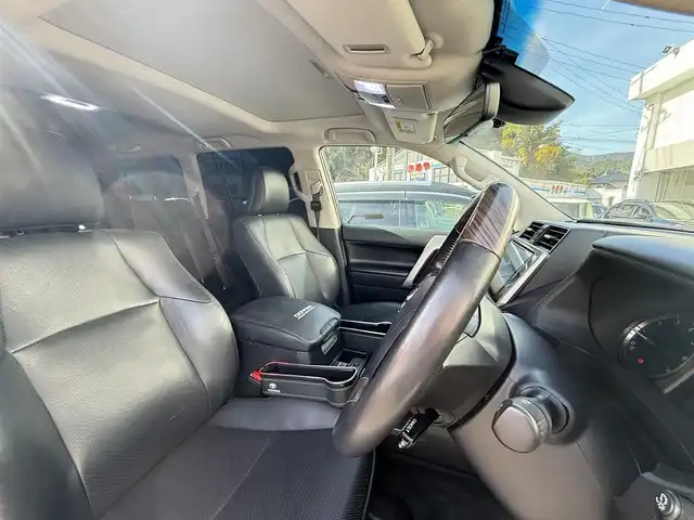 トヨタ ランドクルーザー プラド TX Lパッケージ 長崎県 2021(令3)年 5.6万km ホワイトパールクリスタルシャイン サンルーフ/黒革シート/・パワーシート/・シートヒーター/エアシート/トヨタセーフティセンス/・衝突被害軽減ブレーキ/・レーダークルーズコントロール/・レーンキープアシスト/・オートマチックハイビーム/社外メモリナビ【AVIC-CQ911】/・Bluetooth接続/・フルセグTV/・DVD再生/バックカメラ/ビルトインETC/コーナーセンサー/オートサイドステップ/ヘッドライトウォッシャー/ドライブレコーダー/MTモード付AT/革巻きステアリング