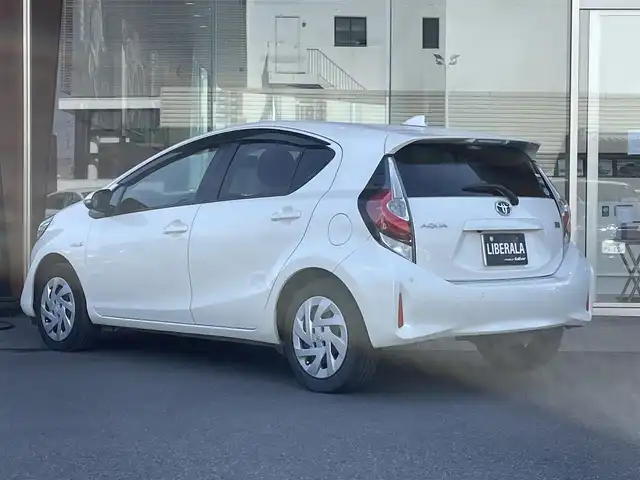 トヨタ アクア S 鹿児島県 2018(平30)年 7.4万km ホワイトパールクリスタルシャイン ワンオーナー/純正ナビ（NSCD-W66）/CD再生可/Bluetoothオーディオ/ワンセグTV/純正フロアマット/社外ETC/アイドリングストップ/衝突軽減ブレーキ/レーンキープアシスト/リモコンキー/新車時保証書