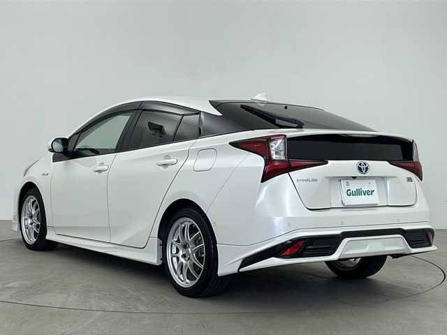 トヨタ プリウス A プレミアム　ツーリングセレ 鹿児島県 2019(令1)年 2.1万km ホワイトパールクリスタルシャイン Toyota Safety Sense/TRDエアロ(F/S/R)/純正9型ナビ/Bluetooth DVD再生可/フルセグTV/TVキャンセラー/バックカメラ/白革シート/・前席シートヒーター /・前席エアシート/運転席パワーシート/レーダークルーズコントロール/ブラインドスポットモニター/ビルトインETC/前後コーナーセンサー/純正前方ドライブレコーダー/社外17インチアルミホイール/LEDヘッドライト/フォグライト /オートライトコントロール/社外フロアマット/スマートキー/エンジンプッシュスタート