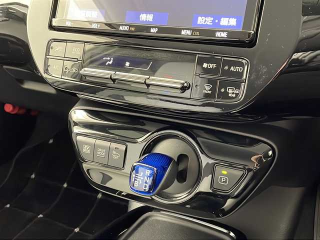 トヨタ プリウス A プレミアム　ツーリングセレ 鹿児島県 2019(令1)年 2.1万km ホワイトパールクリスタルシャイン Toyota Safety Sense/TRDエアロ(F/S/R)/純正9型ナビ/Bluetooth DVD再生可/フルセグTV/TVキャンセラー/バックカメラ/白革シート/・前席シートヒーター /・前席エアシート/運転席パワーシート/レーダークルーズコントロール/ブラインドスポットモニター/ビルトインETC/前後コーナーセンサー/純正前方ドライブレコーダー/社外17インチアルミホイール/LEDヘッドライト/フォグライト /オートライトコントロール/社外フロアマット/スマートキー/エンジンプッシュスタート