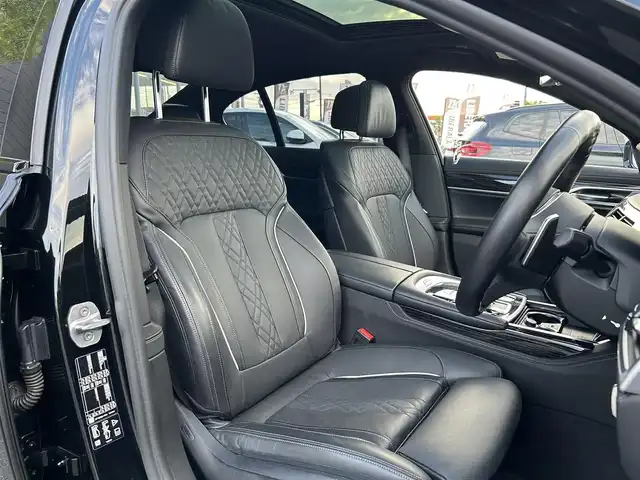 ＢＭＷ ７５０ｉ xDrive Mスポーツ 滋賀県 2022(令4)年 3.4万km 黒 サンルーフ/レザーシート/・前席メモリ付きパワーシート/・全席シートヒーター /・前席ベンチレーション/ACC/ヘッドアップディスプレイ/BSM/ワイヤレス充電/アンビエントライト/harmon/Kardon/純正ナビ/（BT/USB/DTV/CarPlay）/360°カメラ/ETC/純正20インチAW