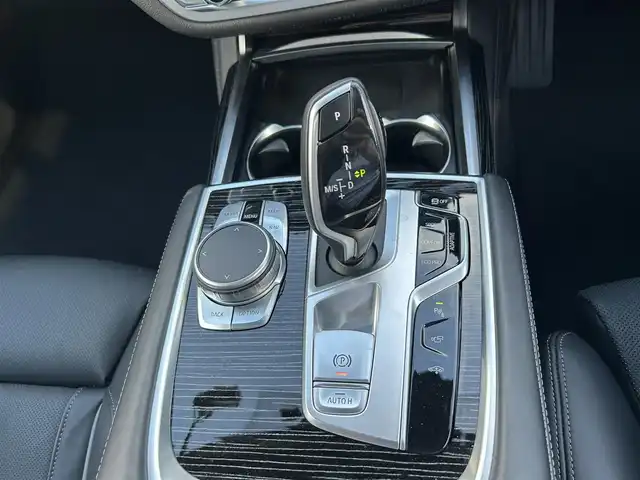 ＢＭＷ ７５０ｉ xDrive Mスポーツ 滋賀県 2022(令4)年 3.4万km 黒 サンルーフ/レザーシート/・前席メモリ付きパワーシート/・全席シートヒーター /・前席ベンチレーション/ACC/ヘッドアップディスプレイ/BSM/ワイヤレス充電/アンビエントライト/harmon/Kardon/純正ナビ/（BT/USB/DTV/CarPlay）/360°カメラ/ETC/純正20インチAW