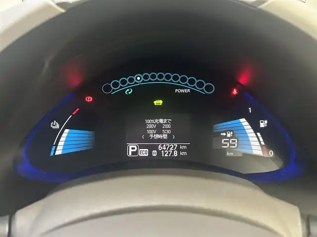 日産 リーフ X 福島県 2012(平24)年 6.5万km ブリリアントホワイトパール 登録時走行距離：64727km/純正SDナビ/ (フルセグTV/SD/BT/AM/FM)/バックカメラ/プッシュスタート/クルーズコントロール/ETC/ステアリングスイッチ/ステアリングヒーター/シートヒーター/ (全席)/純正フロアマット/革巻きステアリング/ドアバイザー/電動格納ミラー/ハロゲンヘッドライト/社外16インチAW/充電ケーブル/横滑り防止装置/スマートキー/取扱説明書