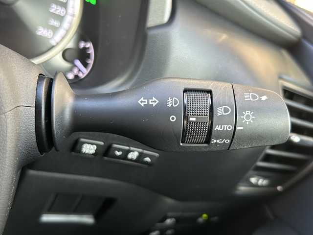レクサス ＮＸ 300 Fスポーツ 静岡県 2020(令2)年 3.3万km グラファイトブラックガラスフレーク 純正ナビ/・AM/FM/・フルセグTV/・CD/DVD/・サウンドライブラリ/・Bluetooth/・SD/・AUX/・USB/・Miracast/主要装備/・ブラインドスポットモニター/・サンルーフ/・レザーシート/・運転席+助手席シートヒーター/・運転席+助手席ベンチレーション/・パワーバックドア/・アイドリングストップ/・オートホールド/・ステアリングヒーター/・車線逸脱警報/・プリクラッシュセーフティ/・電動チルト＆テレスコピックステアリング/・MTモード付AT