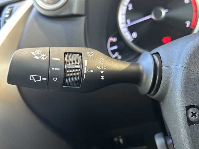 レクサス ＮＸ 300 Fスポーツ 静岡県 2020(令2)年 3.3万km グラファイトブラックガラスフレーク 純正ナビ/・AM/FM/・フルセグTV/・CD/DVD/・サウンドライブラリ/・Bluetooth/・SD/・AUX/・USB/・Miracast/主要装備/・ブラインドスポットモニター/・サンルーフ/・レザーシート/・運転席+助手席シートヒーター/・運転席+助手席ベンチレーション/・パワーバックドア/・アイドリングストップ/・オートホールド/・ステアリングヒーター/・車線逸脱警報/・プリクラッシュセーフティ/・電動チルト＆テレスコピックステアリング/・MTモード付AT
