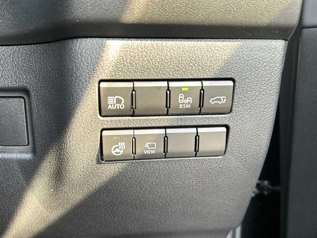 レクサス ＮＸ 300 Fスポーツ 静岡県 2020(令2)年 3.3万km グラファイトブラックガラスフレーク 純正ナビ/・AM/FM/・フルセグTV/・CD/DVD/・サウンドライブラリ/・Bluetooth/・SD/・AUX/・USB/・Miracast/主要装備/・ブラインドスポットモニター/・サンルーフ/・レザーシート/・運転席+助手席シートヒーター/・運転席+助手席ベンチレーション/・パワーバックドア/・アイドリングストップ/・オートホールド/・ステアリングヒーター/・車線逸脱警報/・プリクラッシュセーフティ/・電動チルト＆テレスコピックステアリング/・MTモード付AT