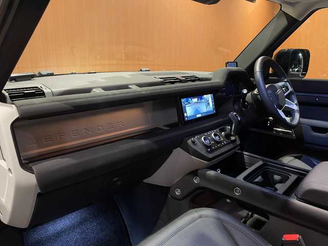 ランドローバー ランドローバー ディフェンダー 110SE 愛知県 2022(令4)年 1.9万km 青／白 MERIDIANサウンド/サンルーフ/黒革シート/シートヒーター/パワーシート/スマートキー/純正ナビ/Bluetooth/カープレイ/全方位カメラ/エアサス/ACC/LKA/BSM/純正20インチAW/保証書/スペアキー/タスマンブルー