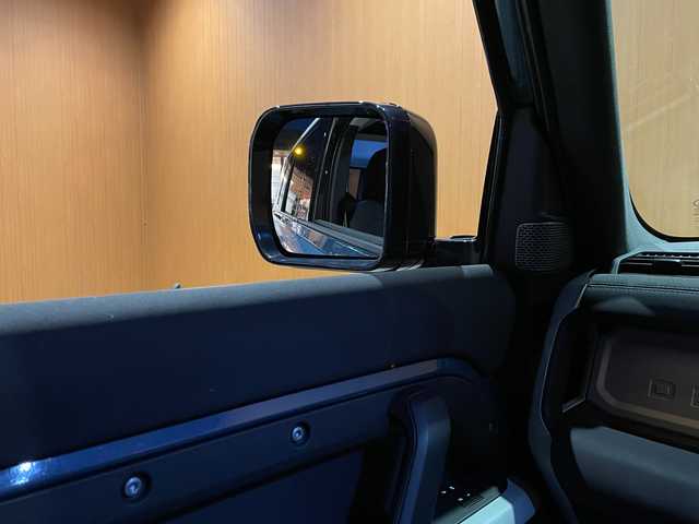 ランドローバー ランドローバー ディフェンダー 110SE 愛知県 2022(令4)年 1.9万km 青／白 MERIDIANサウンド/サンルーフ/黒革シート/シートヒーター/パワーシート/スマートキー/純正ナビ/Bluetooth/カープレイ/全方位カメラ/エアサス/ACC/LKA/BSM/純正20インチAW/保証書/スペアキー/タスマンブルー