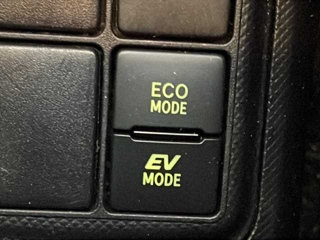 トヨタ アクア S 岐阜県 2020(令2)年 5.3万km ホワイトパールクリスタルシャイン 禁煙車/純正ナビ/バックカメラ/プリクラッシュセーフティ/スマートキー/プッシュスタート/オートライト/LEDヘッドライト/フルセグTV