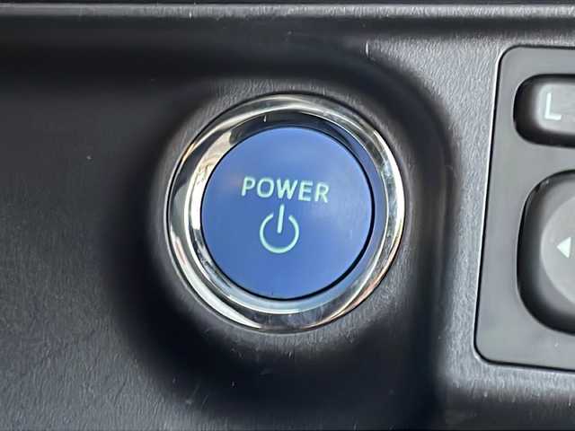 トヨタ アクア S 岐阜県 2020(令2)年 5.3万km ホワイトパールクリスタルシャイン 禁煙車/純正ナビ/バックカメラ/プリクラッシュセーフティ/スマートキー/プッシュスタート/オートライト/LEDヘッドライト/フルセグTV