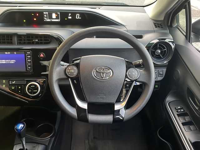 トヨタ アクア S 岐阜県 2020(令2)年 5.3万km ホワイトパールクリスタルシャイン 禁煙車/純正ナビ/バックカメラ/プリクラッシュセーフティ/スマートキー/プッシュスタート/オートライト/LEDヘッドライト/フルセグTV