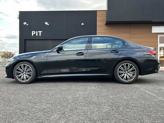 ＢＭＷ ３２０ｉ Mスポーツ 宮崎県 2022(令4)年 2.6万km サファイアブラックP 純正HDDナビ/・Bluetooth/・AM/・FM/・USB端子/バックカメラ/・前後コーナーセンサー/ドライブレコーダー/パーキングアシスト/ブラウンレザーシート/・DN席シートヒーター/・DN席パワーシート/アダプティブクルーズコントロール/・レーンキープアシスト/ブラインドスポットモニター/アンビエントライト/LEDライト/・オートライト/・オートマチックハイビーム/ハイラインパッケージ/ワイヤレス充電/ETC/プッシュスタート/スマートキー/電動リアゲート/純正18インチアルミホイール