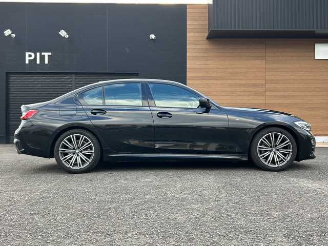 ＢＭＷ ３２０ｉ Mスポーツ 宮崎県 2022(令4)年 2.6万km サファイアブラックP 純正HDDナビ/・Bluetooth/・AM/・FM/・USB端子/バックカメラ/・前後コーナーセンサー/ドライブレコーダー/パーキングアシスト/ブラウンレザーシート/・DN席シートヒーター/・DN席パワーシート/アダプティブクルーズコントロール/・レーンキープアシスト/ブラインドスポットモニター/アンビエントライト/LEDライト/・オートライト/・オートマチックハイビーム/ハイラインパッケージ/ワイヤレス充電/ETC/プッシュスタート/スマートキー/電動リアゲート/純正18インチアルミホイール