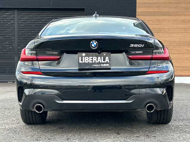 ＢＭＷ ３２０ｉ Mスポーツ 宮崎県 2022(令4)年 2.6万km サファイアブラックP 純正HDDナビ/・Bluetooth/・AM/・FM/・USB端子/バックカメラ/・前後コーナーセンサー/ドライブレコーダー/パーキングアシスト/ブラウンレザーシート/・DN席シートヒーター/・DN席パワーシート/アダプティブクルーズコントロール/・レーンキープアシスト/ブラインドスポットモニター/アンビエントライト/LEDライト/・オートライト/・オートマチックハイビーム/ハイラインパッケージ/ワイヤレス充電/ETC/プッシュスタート/スマートキー/電動リアゲート/純正18インチアルミホイール