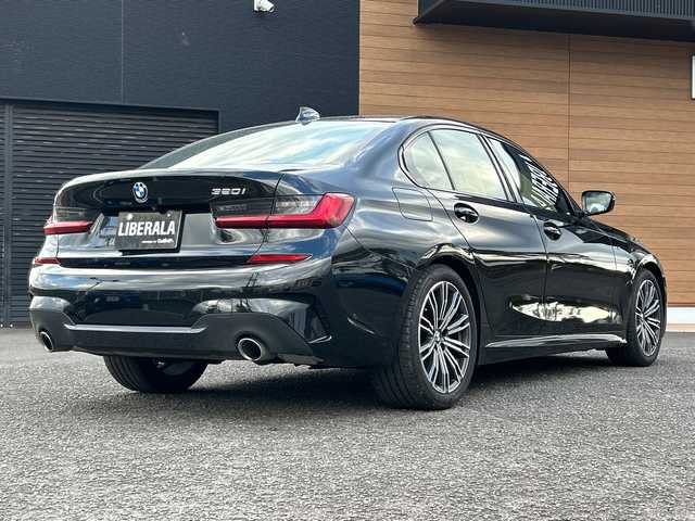ＢＭＷ ３２０ｉ Mスポーツ 宮崎県 2022(令4)年 2.6万km サファイアブラックP 純正HDDナビ/・Bluetooth/・AM/・FM/・USB端子/バックカメラ/・前後コーナーセンサー/ドライブレコーダー/パーキングアシスト/ブラウンレザーシート/・DN席シートヒーター/・DN席パワーシート/アダプティブクルーズコントロール/・レーンキープアシスト/ブラインドスポットモニター/アンビエントライト/LEDライト/・オートライト/・オートマチックハイビーム/ハイラインパッケージ/ワイヤレス充電/ETC/プッシュスタート/スマートキー/電動リアゲート/純正18インチアルミホイール