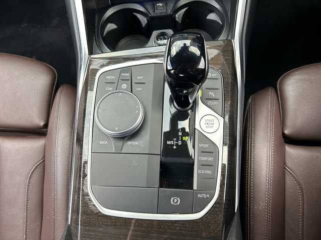 ＢＭＷ ３２０ｉ Mスポーツ 宮崎県 2022(令4)年 2.6万km サファイアブラックP 純正HDDナビ/・Bluetooth/・AM/・FM/・USB端子/バックカメラ/・前後コーナーセンサー/ドライブレコーダー/パーキングアシスト/ブラウンレザーシート/・DN席シートヒーター/・DN席パワーシート/アダプティブクルーズコントロール/・レーンキープアシスト/ブラインドスポットモニター/アンビエントライト/LEDライト/・オートライト/・オートマチックハイビーム/ハイラインパッケージ/ワイヤレス充電/ETC/プッシュスタート/スマートキー/電動リアゲート/純正18インチアルミホイール