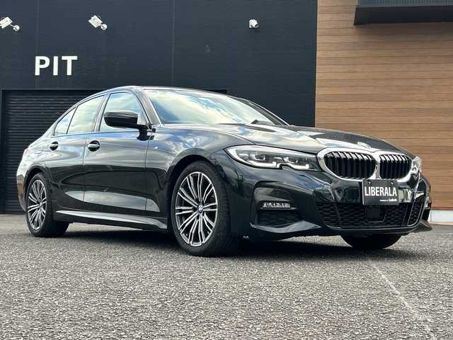 ＢＭＷ ３２０ｉ Mスポーツ 宮崎県 2022(令4)年 2.6万km サファイアブラックP 純正HDDナビ/・Bluetooth/・AM/・FM/・USB端子/バックカメラ/・前後コーナーセンサー/ドライブレコーダー/パーキングアシスト/ブラウンレザーシート/・DN席シートヒーター/・DN席パワーシート/アダプティブクルーズコントロール/・レーンキープアシスト/ブラインドスポットモニター/アンビエントライト/LEDライト/・オートライト/・オートマチックハイビーム/ハイラインパッケージ/ワイヤレス充電/ETC/プッシュスタート/スマートキー/電動リアゲート/純正18インチアルミホイール