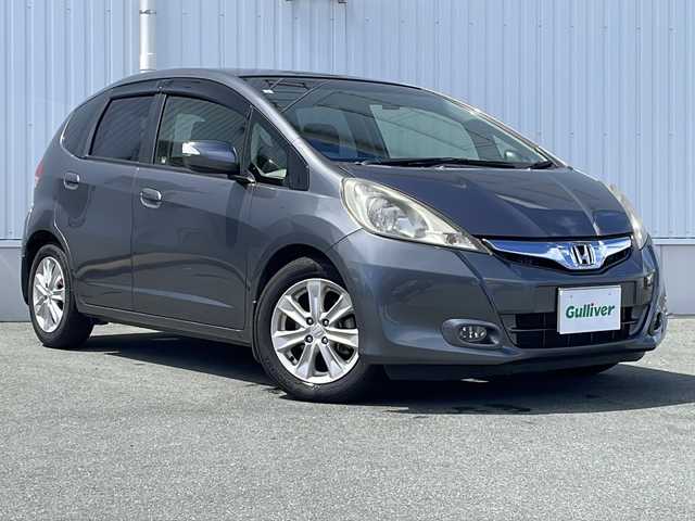 ホンダ フィット XH ファインスタイル 三重県 2013(平25)年 4.6万km ポリッシュドメタルメタリック 社外ナビ/バックカメラ/ビルトインETC/革巻きステアリング/前方ドライブレコーダー/クルーズコントロール/スペアキー/オートライト/純正フロアマット/フルセグ/電動格納ミラー/禁煙車