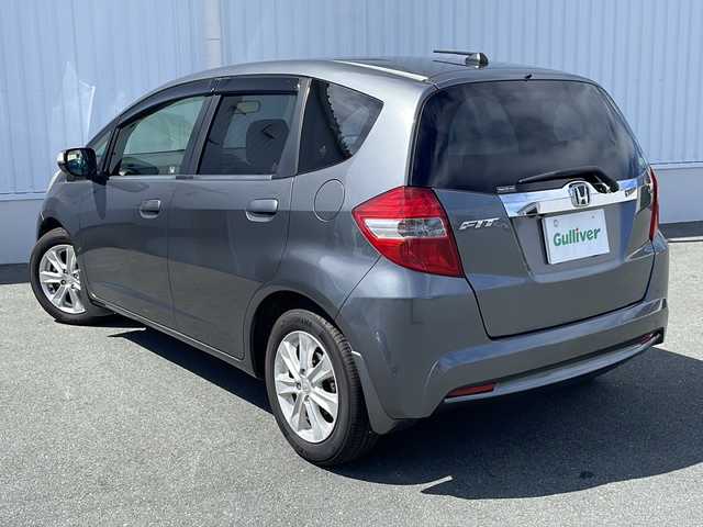 ホンダ フィット XH ファインスタイル 三重県 2013(平25)年 4.6万km ポリッシュドメタルメタリック 社外ナビ/バックカメラ/ビルトインETC/革巻きステアリング/前方ドライブレコーダー/クルーズコントロール/スペアキー/オートライト/純正フロアマット/フルセグ/電動格納ミラー/禁煙車