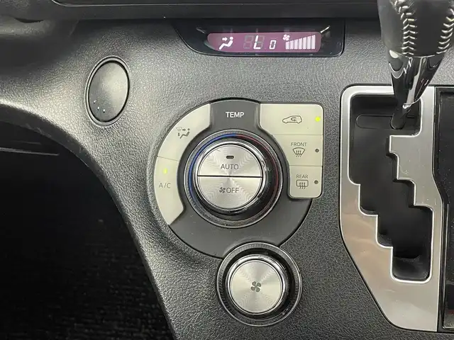 トヨタ シエンタ ハイブリッド G 福井県 2017(平29)年 2.7万km ヴィンテージブラウンパールクリスタルシャイン トヨタ純正ＳＤナビ　型式：ＮＳＣＤ－Ｗ６６/（AM/FM/BT/CD/DVD/AUX)/両側パワースライドドア/スマートキー/ハイビームアシスト/純正フロアマット/ハロゲンヘッドライト/ABS/ETC/トヨタセーフティセンス/衝突軽減ブレ―キ