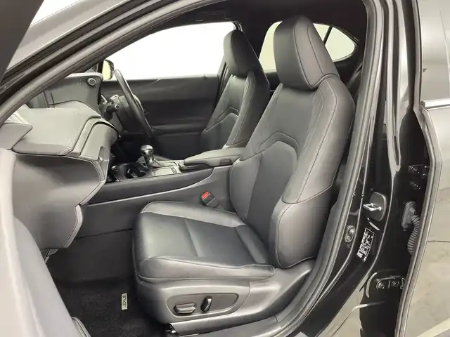 レクサス ＵＸ 250h バージョンL 新潟県 2020(令2)年 3.5万km グラファイトブラックガラスフレーク メーカーナビ/(CD.DVD.SD.フルセグ.Bluetooth.Miracast)/パノラミックビューモニター/レクサスセーフティ/レーダークルーズコントロール/レーンキープアシスト/ブラインドスポットモニター/オートマチックハイビーム/革巻きステアリング/ステアリングリモコン/三眼LEDオートライト/フォグランプ/コーナーセンサー/ナビ連動ドライブレコーダー/前席シートヒーター.ベンチレーション/運転席シートメモリー/ビルトインETC2.0/ステアリングヒーター/プッシュスタート/スマートキー×2/カードキー