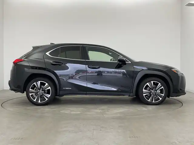 レクサス ＵＸ 250h バージョンL 新潟県 2020(令2)年 3.5万km グラファイトブラックガラスフレーク メーカーナビ/(CD.DVD.SD.フルセグ.Bluetooth.Miracast)/パノラミックビューモニター/レクサスセーフティ/レーダークルーズコントロール/レーンキープアシスト/ブラインドスポットモニター/オートマチックハイビーム/革巻きステアリング/ステアリングリモコン/三眼LEDオートライト/フォグランプ/コーナーセンサー/ナビ連動ドライブレコーダー/前席シートヒーター.ベンチレーション/運転席シートメモリー/ビルトインETC2.0/ステアリングヒーター/プッシュスタート/スマートキー×2/カードキー