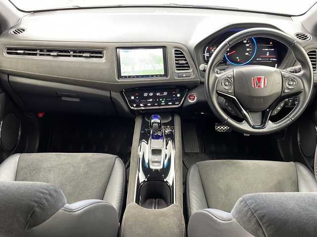 ホンダ ヴェゼル ハイブリッド RS ホンダセンシング 大阪府 2017(平29)年 3.2万km ホワイトオーキッドパール ワンオーナー/純正8インチプレミアムインターナビ/【フルセグTV/AM/FM/CD/DVD/USB/BT/HDMI】/バックカメラ/ビルトインETC/前方ドライブレコーダー/Honda SENSING/・衝突軽減ブレーキ 〈CMBS〉/・歩行者事故低減ステアリング/・ACC 〈アダプティブ・クルーズ・コントロール〉/・LKAS 〈車線維持支援システム〉/・路外逸脱抑制機能/・誤発進抑制機能/・先行車発進お知らせ機能/・標識認識機能/コンフォートビューパッケージ/・親水/ヒーテッドドアミラー/・フロントドア撥水ガラス/・熱線入りフロントウインドウ/シートヒーター(D/N席)/ハーフレザー/純正フロアマット/純正AW/スマートキー/スペアキー/取扱説明書/保証書