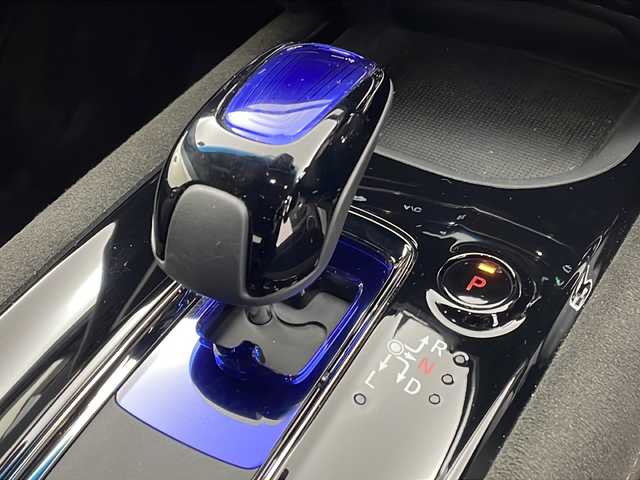 ホンダ ヴェゼル ハイブリッド RS ホンダセンシング 大阪府 2017(平29)年 3.2万km ホワイトオーキッドパール ワンオーナー/純正8インチプレミアムインターナビ/【フルセグTV/AM/FM/CD/DVD/USB/BT/HDMI】/バックカメラ/ビルトインETC/前方ドライブレコーダー/Honda SENSING/・衝突軽減ブレーキ 〈CMBS〉/・歩行者事故低減ステアリング/・ACC 〈アダプティブ・クルーズ・コントロール〉/・LKAS 〈車線維持支援システム〉/・路外逸脱抑制機能/・誤発進抑制機能/・先行車発進お知らせ機能/・標識認識機能/コンフォートビューパッケージ/・親水/ヒーテッドドアミラー/・フロントドア撥水ガラス/・熱線入りフロントウインドウ/シートヒーター(D/N席)/ハーフレザー/純正フロアマット/純正AW/スマートキー/スペアキー/取扱説明書/保証書