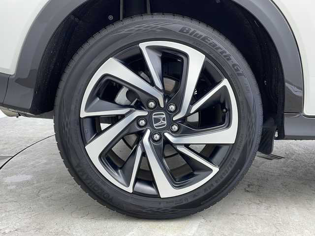 ホンダ ヴェゼル ハイブリッド RS ホンダセンシング 大阪府 2017(平29)年 3.2万km ホワイトオーキッドパール ワンオーナー/純正8インチプレミアムインターナビ/【フルセグTV/AM/FM/CD/DVD/USB/BT/HDMI】/バックカメラ/ビルトインETC/前方ドライブレコーダー/Honda SENSING/・衝突軽減ブレーキ 〈CMBS〉/・歩行者事故低減ステアリング/・ACC 〈アダプティブ・クルーズ・コントロール〉/・LKAS 〈車線維持支援システム〉/・路外逸脱抑制機能/・誤発進抑制機能/・先行車発進お知らせ機能/・標識認識機能/コンフォートビューパッケージ/・親水/ヒーテッドドアミラー/・フロントドア撥水ガラス/・熱線入りフロントウインドウ/シートヒーター(D/N席)/ハーフレザー/純正フロアマット/純正AW/スマートキー/スペアキー/取扱説明書/保証書