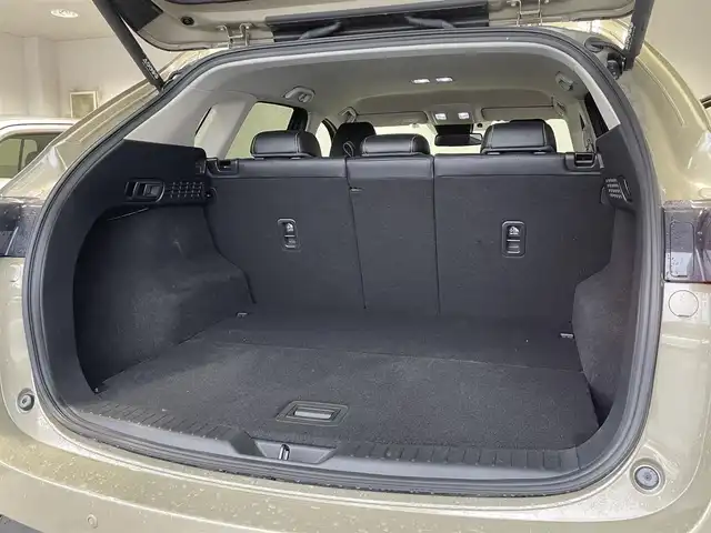 マツダ ＣＸ－５ XD フィールドジャーニー 岐阜県 2022(令4)年 1.9万km ジルコンサンドメタリック 4WD/ドライビングポジションサポートパッケージ（OP）/・リバース連動ミラー/・運転席＆助手席シートヒーター/・運転席パワーシート＆メモリーシート/・ステアリングヒーター/i-ACTIVSENSE/・アドバンストスマートシティブレーキサポート（前進時）/・スマートキシティブレーキサポート（後退時）/・レーダークルーズコントロール/・アダプティブLEDヘッドライト/・レーンキープアシストシステム/・車線逸脱警報システム/・ブラインドスポットモニターリング/・ドライバーアテンションアラート/・交通標識認識システム/ヘッドアップディスプレイ/純正SDナビ/全周囲カメラ/ハーフレザーシート/パワーバックドア/本革巻きステアリング/シフトノブ/MTモード付AT/パドルシフト/純正17インチAW/純正ラバーマット/ETC/スマートキー×2